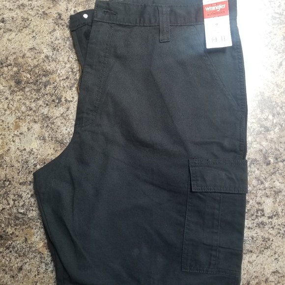Men's Wrangler Blue Black Cargo Gorpcore Shorts  Size 38 NWT - Picture 2 of 9